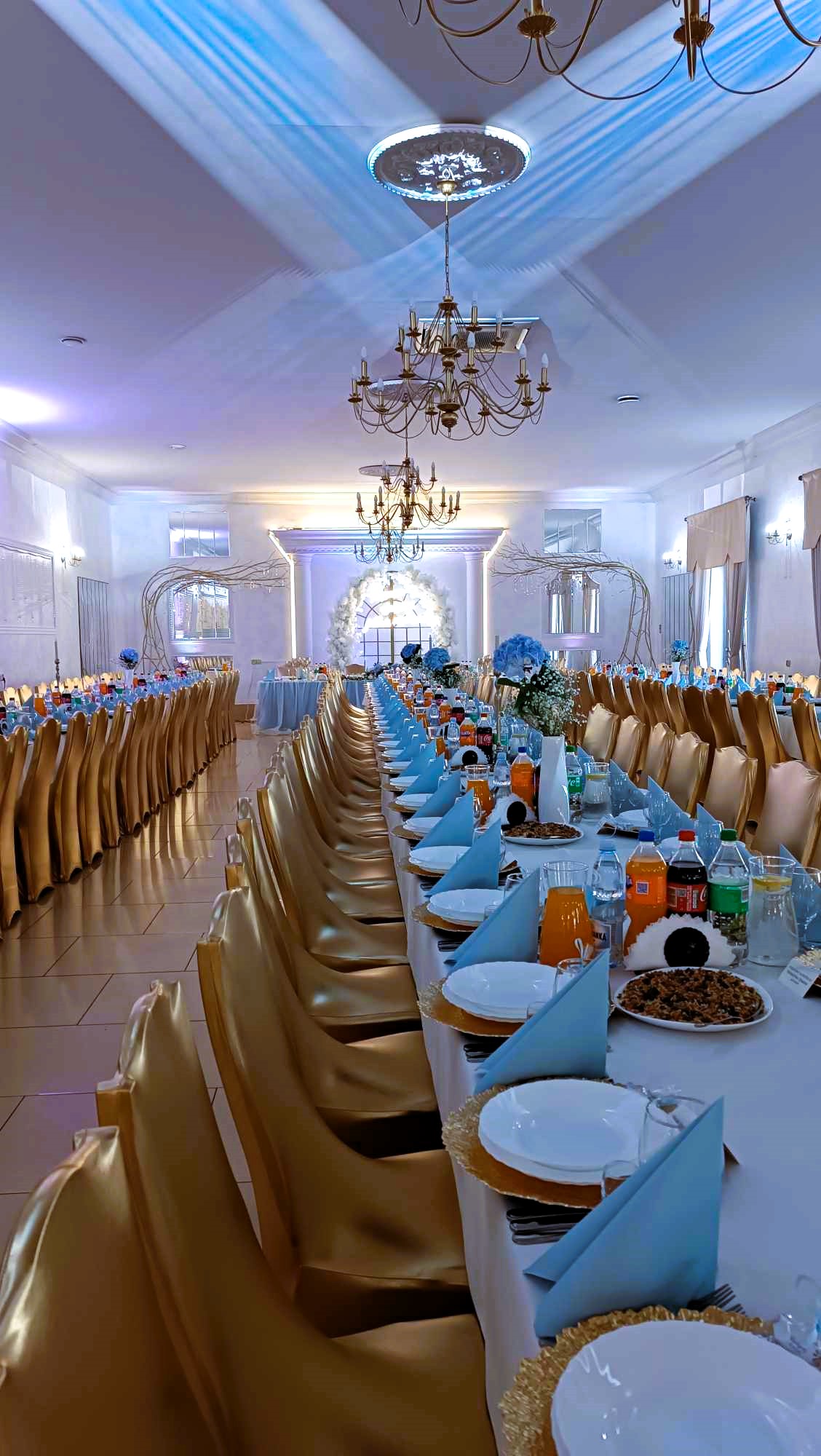 Sala weselna gotowa na przyjęcie
